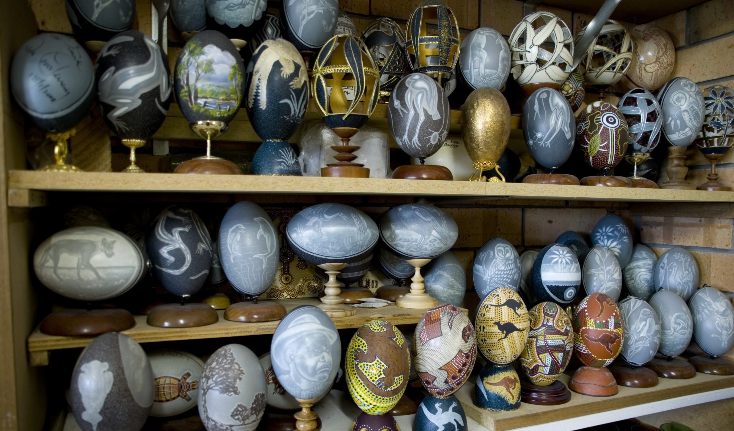 The craftsman behind the best emu eggshell art - Australian Geographic