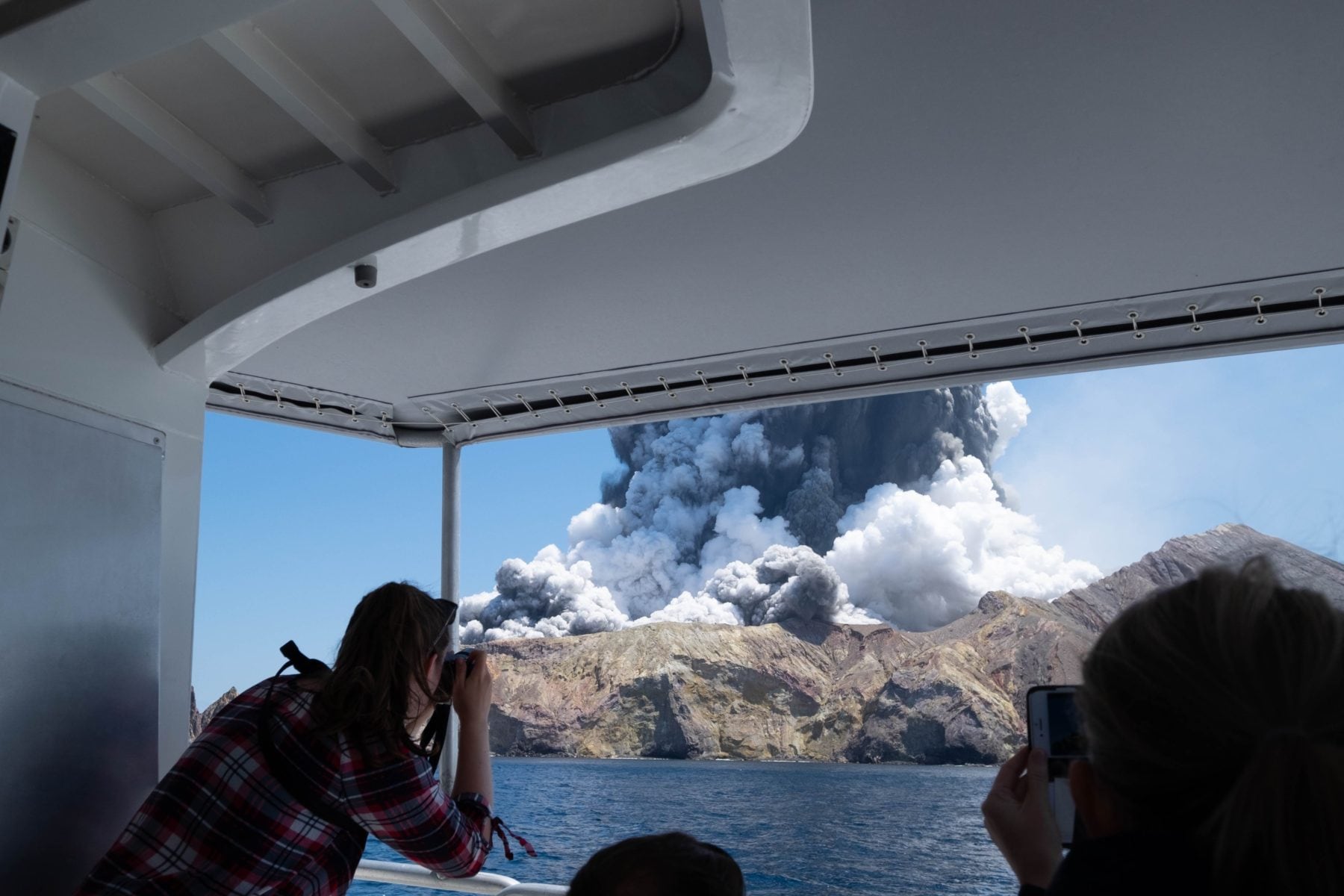 new zealand volcano tour eruption
