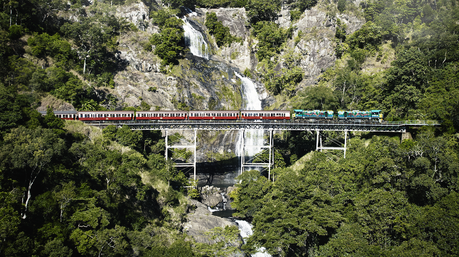 train tour qld