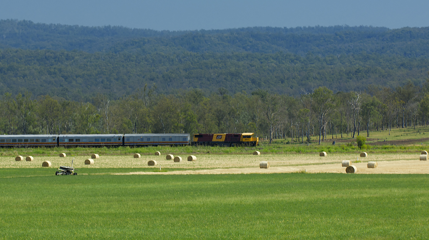 rail travel queensland