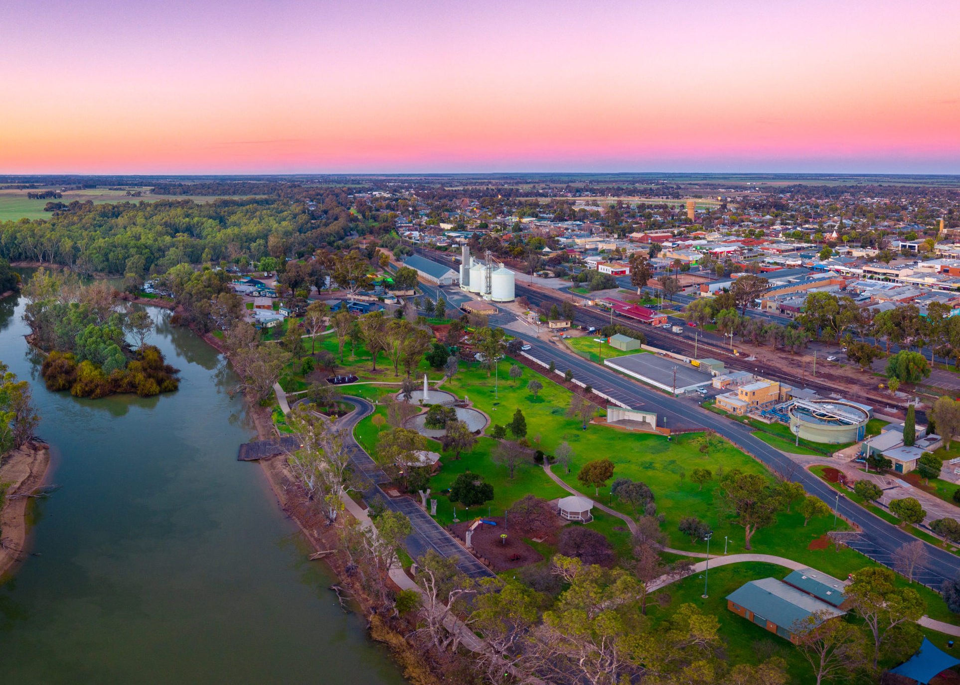 A complete guide to Swan Hill, VIC Australian Geographic