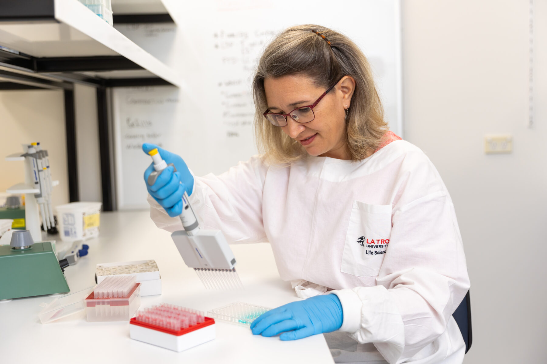Dr Kerry Fanson in a lab