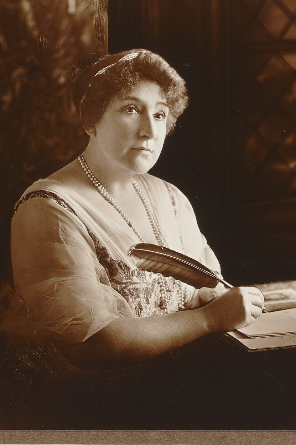 Nellie Melba at Coombe Cottage, Coldstream, c1915