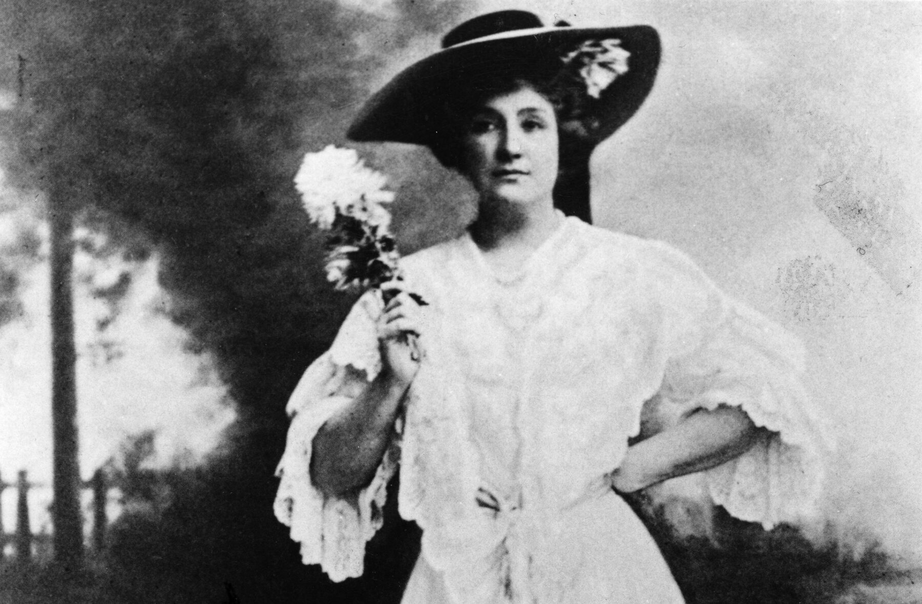Nellia Melba as Violetta in La Traviata
