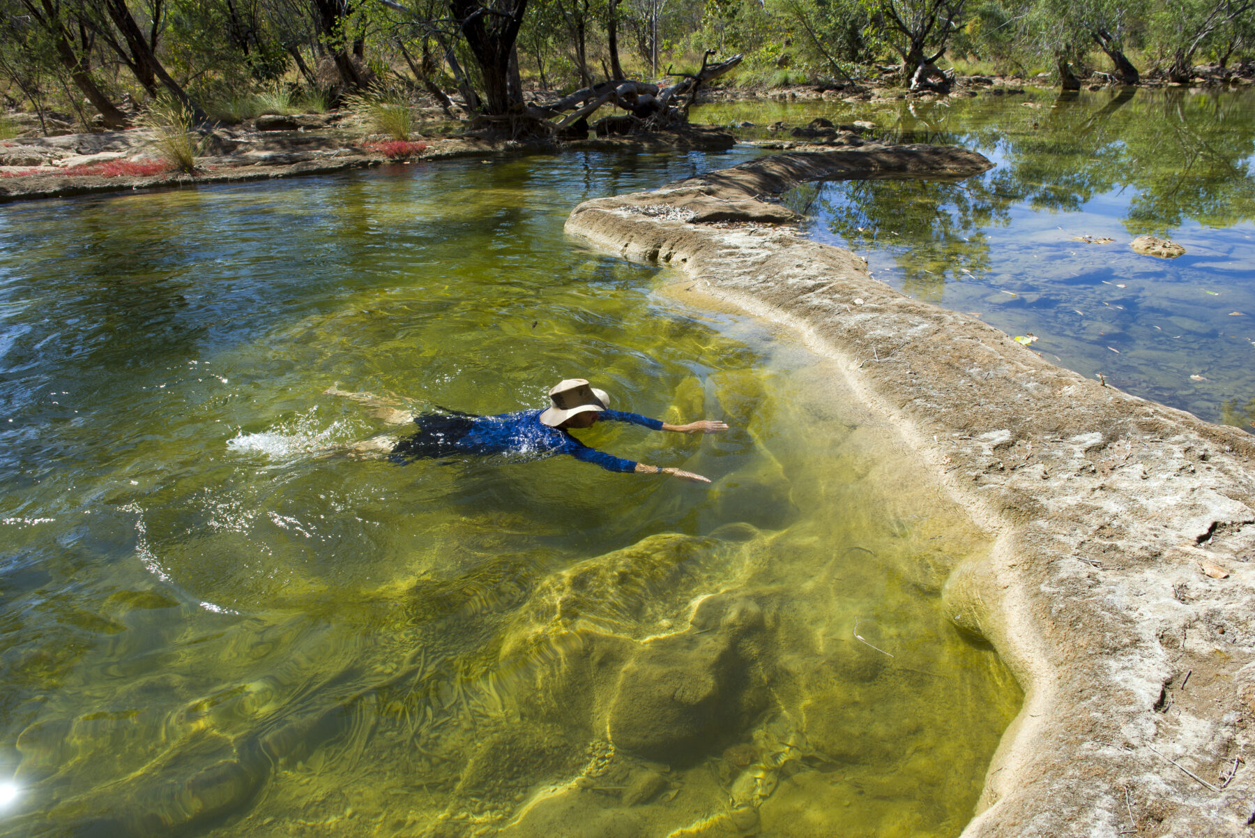 Tufa dams