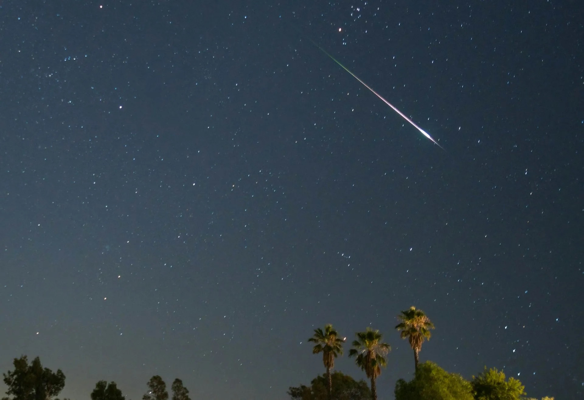 Image for article: Comet, rocket, space junk or meteor? How to tell your fireballs apart