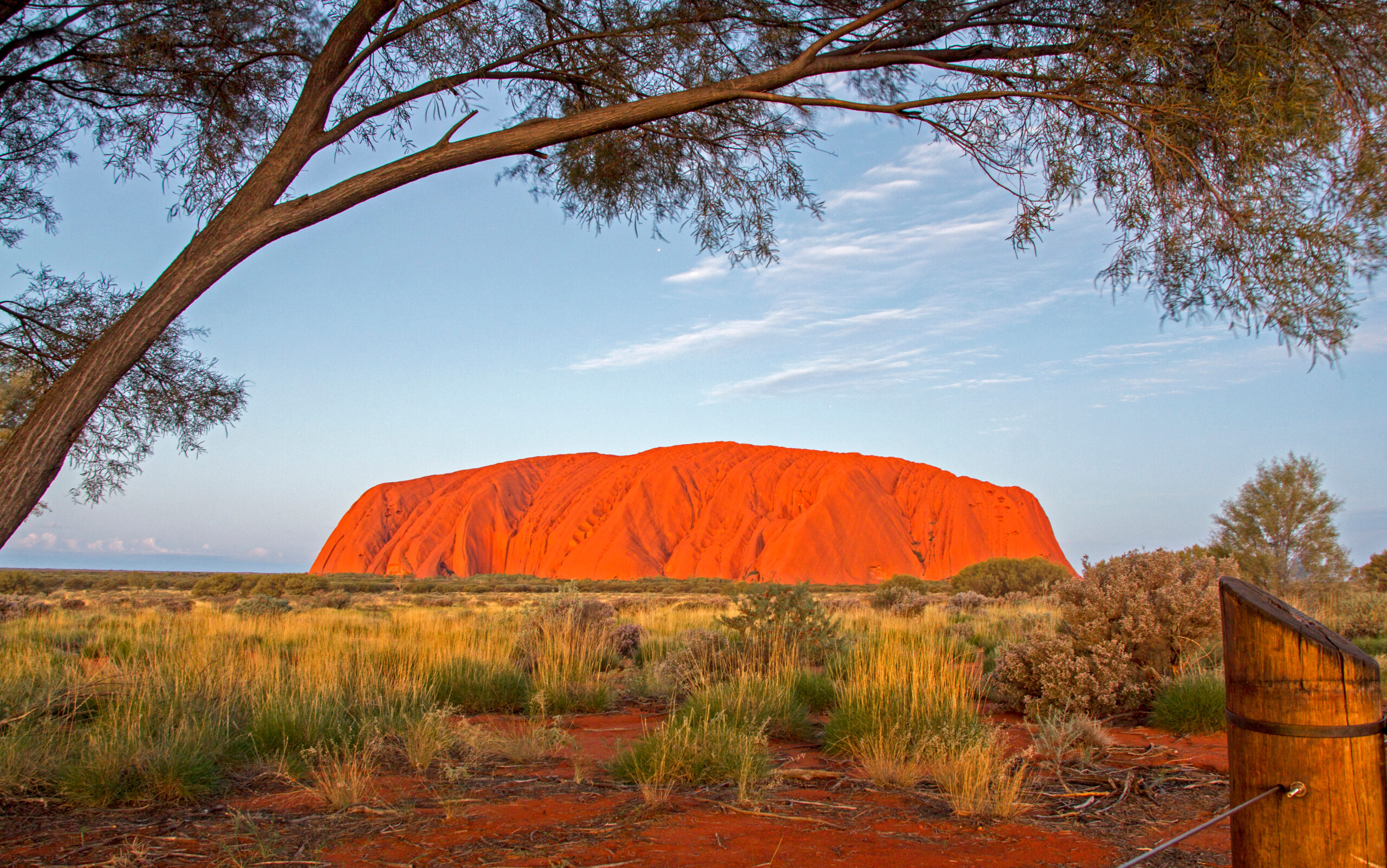 Image for article: Uluṟu handback remembered, 40 years on
