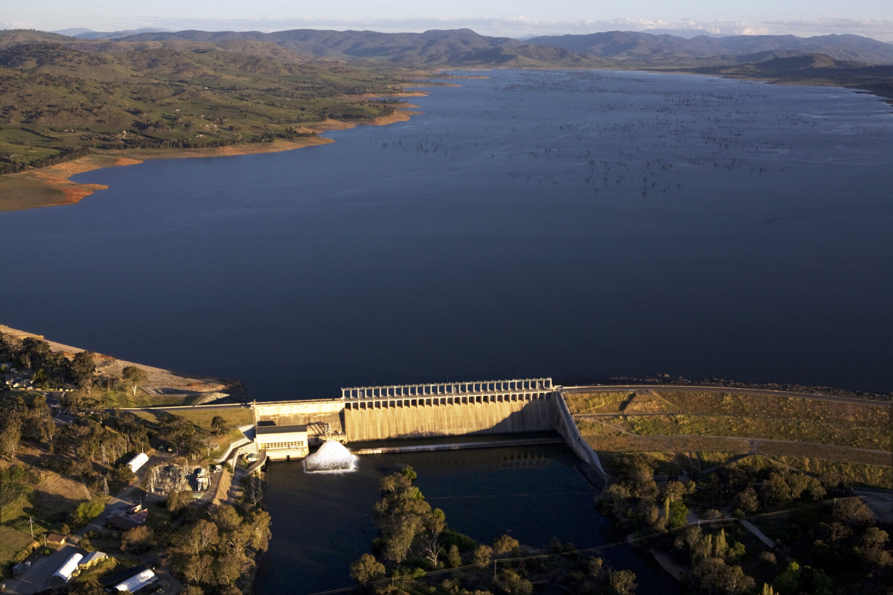 Hume Dam and Hume Reservoir