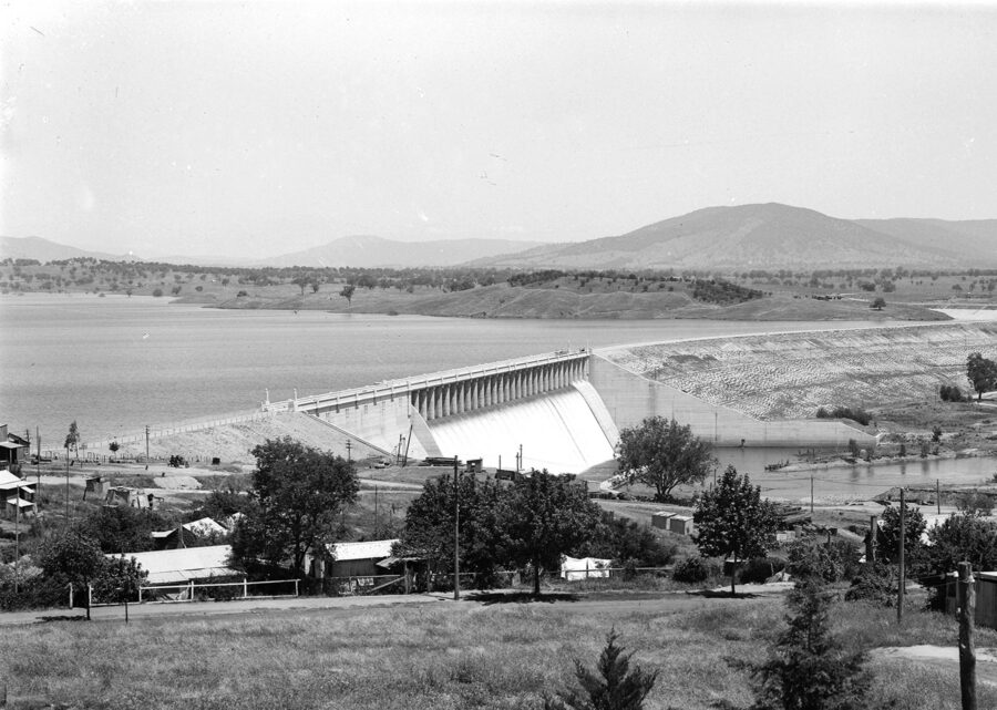 Hume Dam under construction